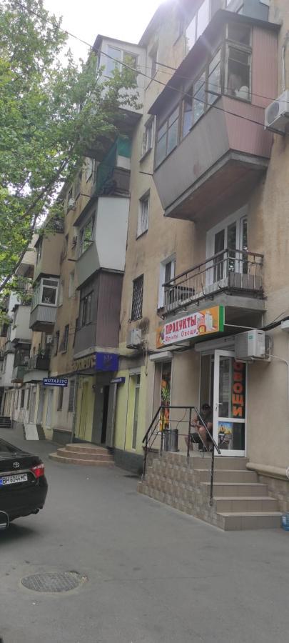 Апартаменты Квартира двухкомнатная Одесса Экстерьер фото